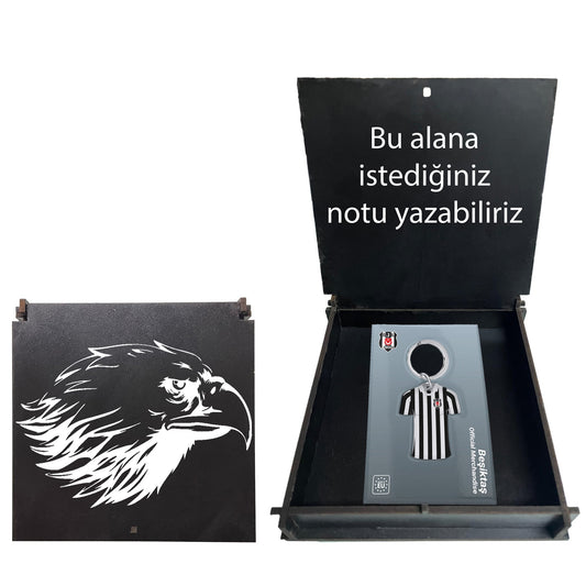 Beşiktaş Lisanslı Siyah Beyaz Çubuklu Forma Anahtarlık Kartal Ahşap Kutulu