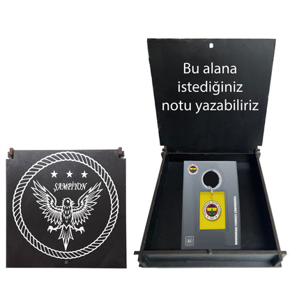 Fenerbahçe Lisanslı Sarı-Lacivert Çubuklu Anahtarlık Kanarya Ahşap Kutulu