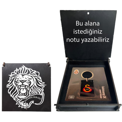 Galatasaray Lisanslı 1905 Yazılı Siyah Anahtarlık Aslan Ahşap Kutulu